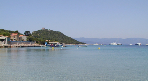 Location en corse : tour génoise de Campomoro plage